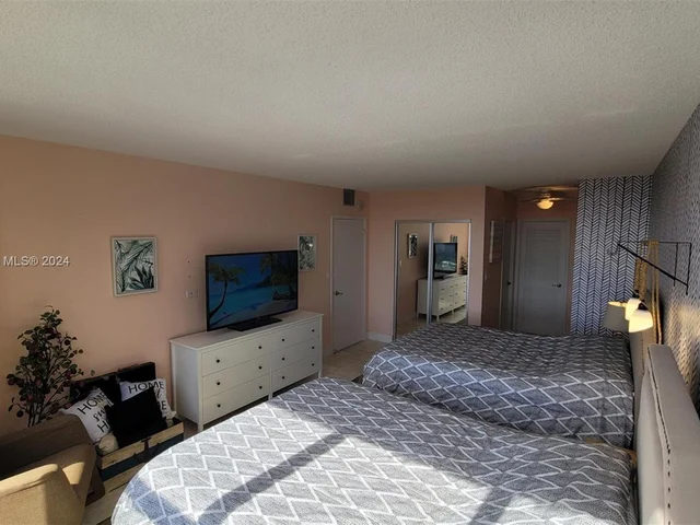 2500 Parkview Dr # 2215, Hallandale Beach FL 33009