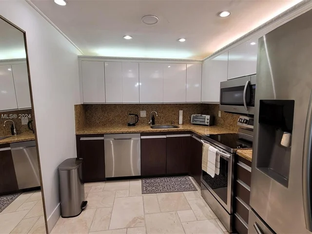 2500 Parkview Dr # 2215, Hallandale Beach FL 33009