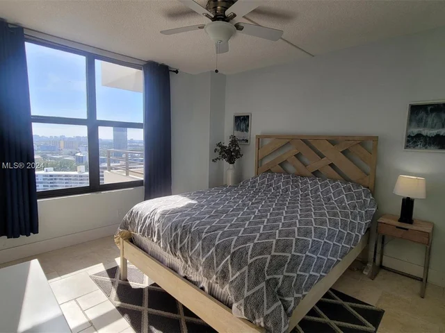 2500 Parkview Dr # 2215, Hallandale Beach FL 33009