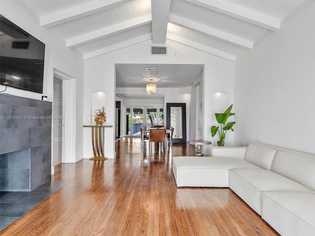 683 NE 69th St, Miami FL 33138