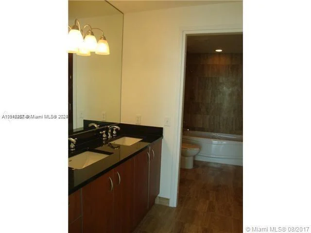 300 S Biscayne Blvd # 2406, Miami FL 33131