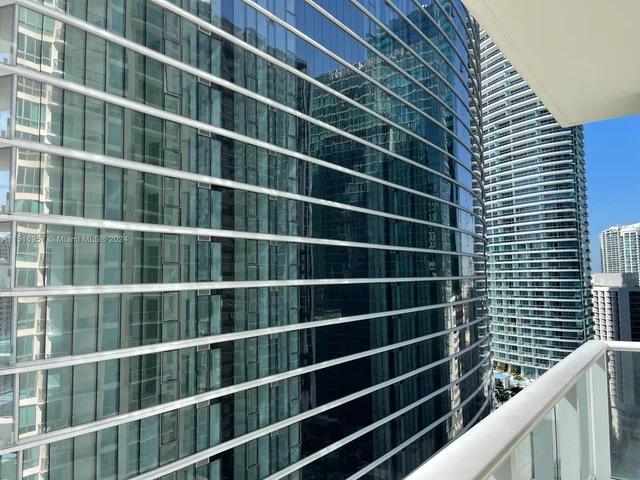 300 S Biscayne Blvd # 2406, Miami FL 33131