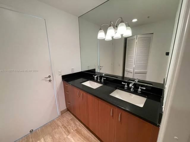 300 S Biscayne Blvd # 2406, Miami FL 33131