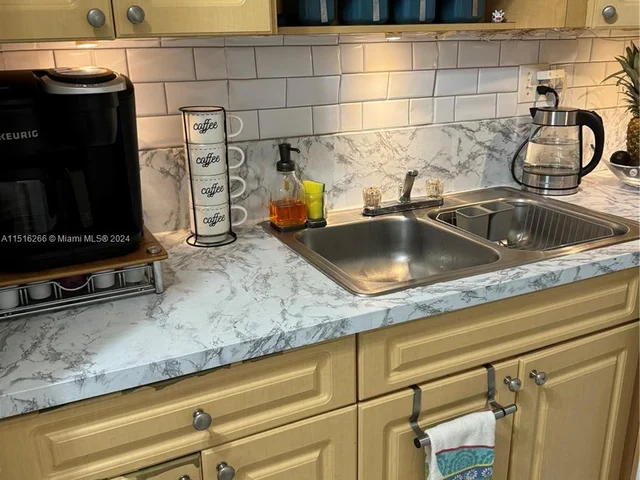 8320 NW 7th St # 313, Miami FL 33126