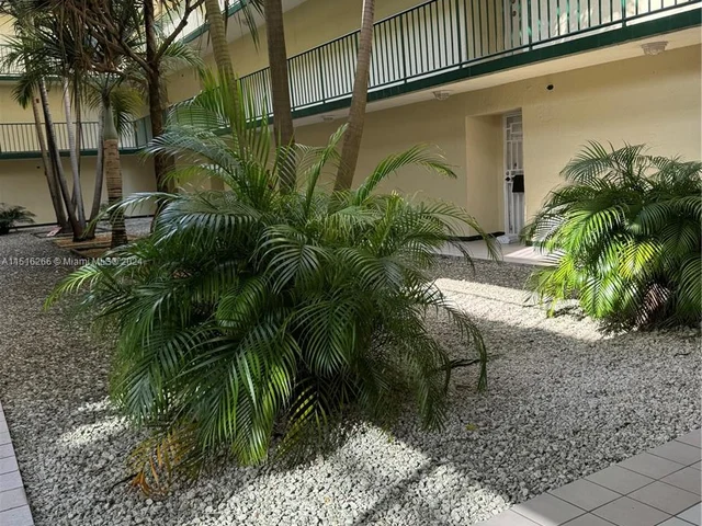 8320 NW 7th St # 313, Miami FL 33126