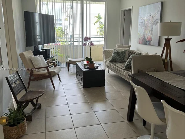 8320 NW 7th St # 313, Miami FL 33126