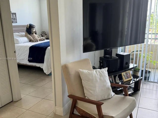 8320 NW 7th St # 313, Miami FL 33126