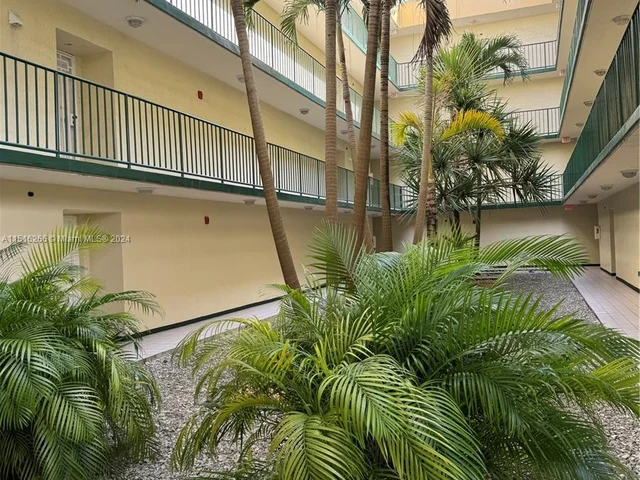 8320 NW 7th St # 313, Miami FL 33126