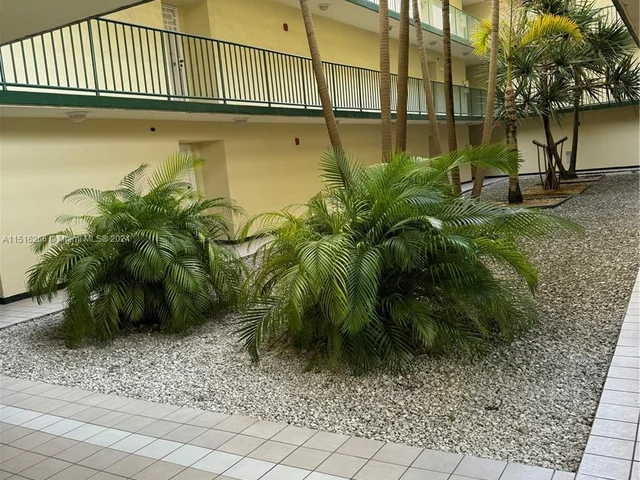 8320 NW 7th St # 313, Miami FL 33126