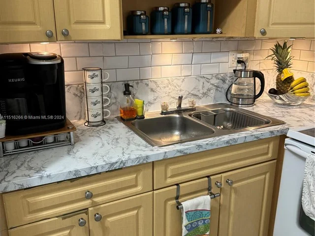 8320 NW 7th St # 313, Miami FL 33126