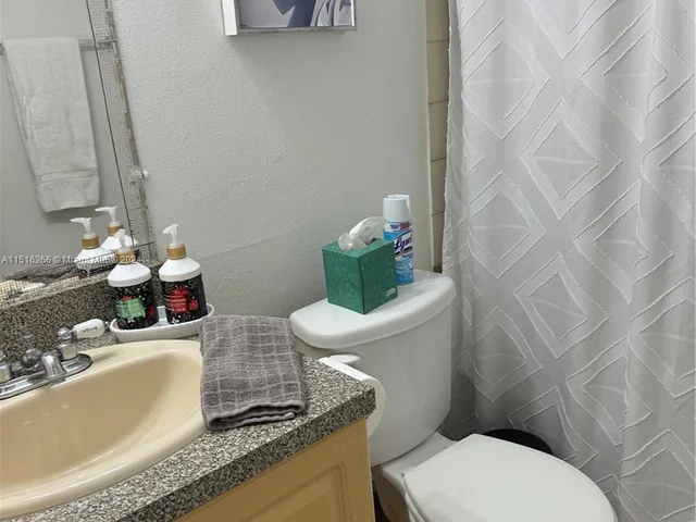 8320 NW 7th St # 313, Miami FL 33126