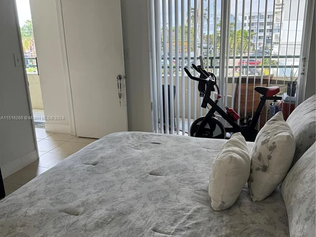 8320 NW 7th St # 313, Miami FL 33126