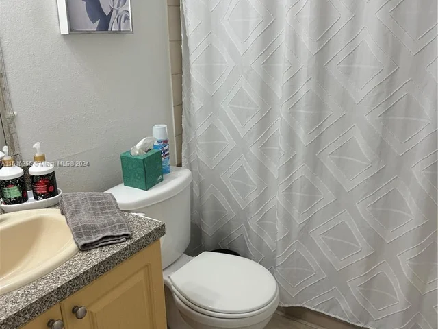 8320 NW 7th St # 313, Miami FL 33126