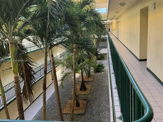 8320 NW 7th St # 313, Miami FL 33126