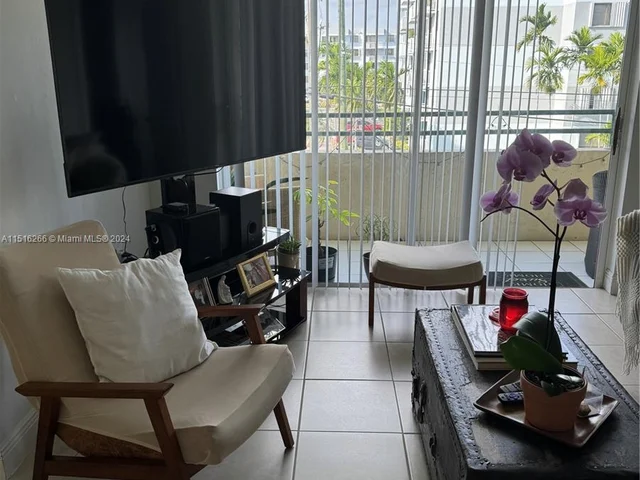 8320 NW 7th St # 313, Miami FL 33126