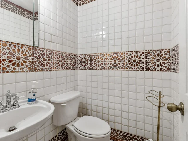 990 NW 131st Ave, Miami FL 33182