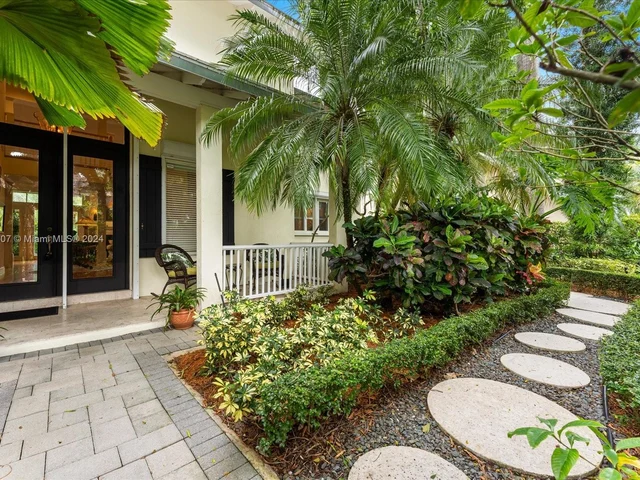 3605 N Bay Homes Dr, Miami FL 33133