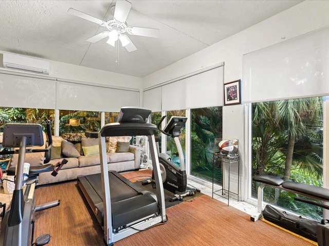 3605 N Bay Homes Dr, Miami FL 33133