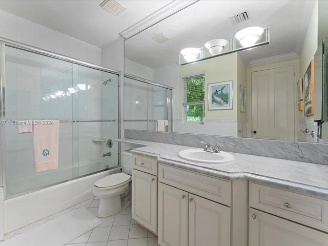 3605 N Bay Homes Dr, Miami FL 33133