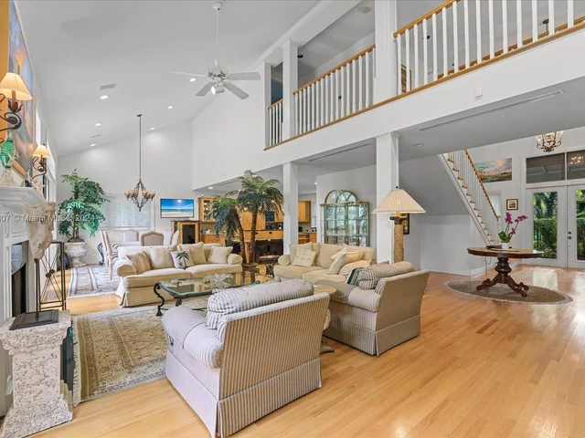 3605 N Bay Homes Dr, Miami FL 33133