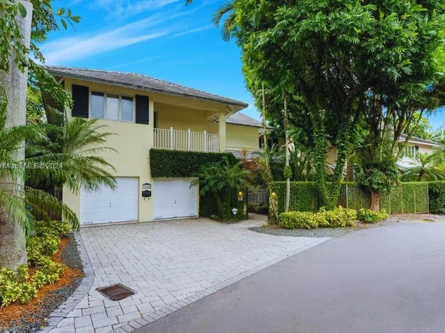 3605 N Bay Homes Dr, Miami FL 33133