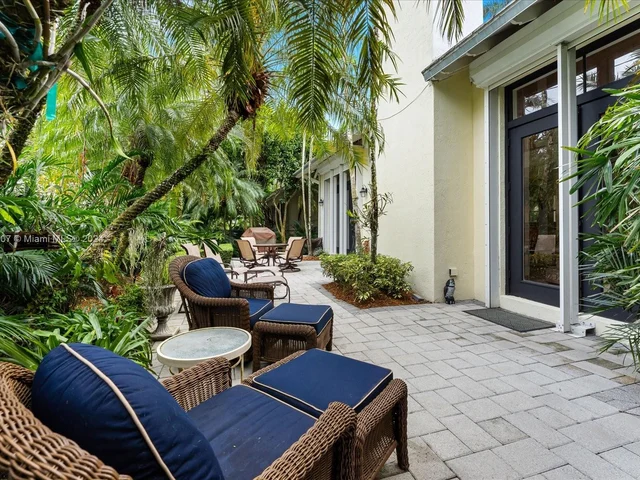 3605 N Bay Homes Dr, Miami FL 33133