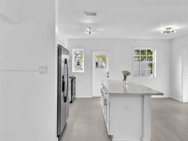 1050 NE 138th St, North Miami FL 33161