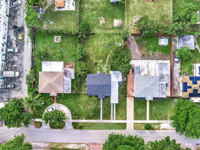 1050 NE 138th St, North Miami FL 33161