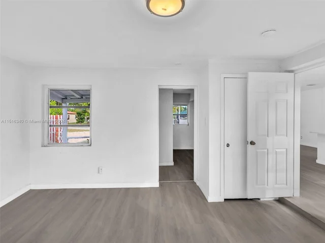 1050 NE 138th St, North Miami FL 33161