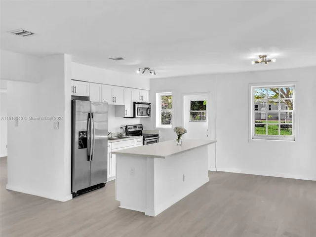 1050 NE 138th St, North Miami FL 33161