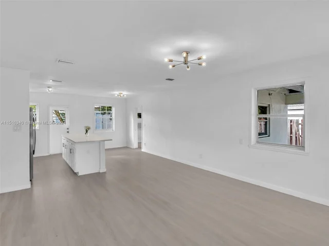 1050 NE 138th St, North Miami FL 33161