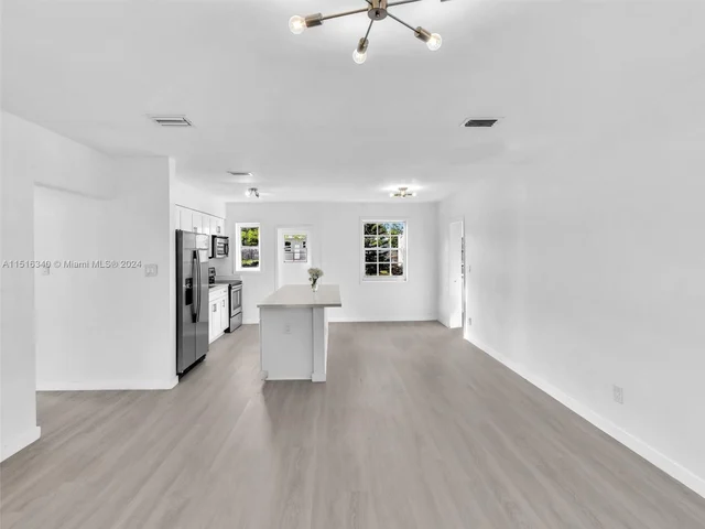 1050 NE 138th St, North Miami FL 33161