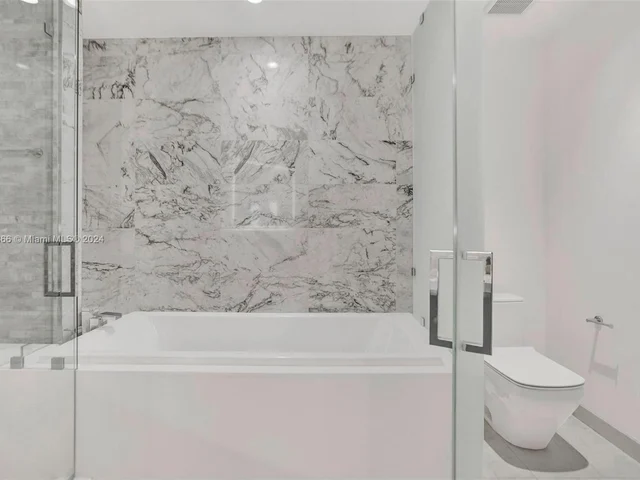 851 NE 1st Ave # 1004, Miami FL 33132