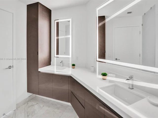 851 NE 1st Ave # 1004, Miami FL 33132