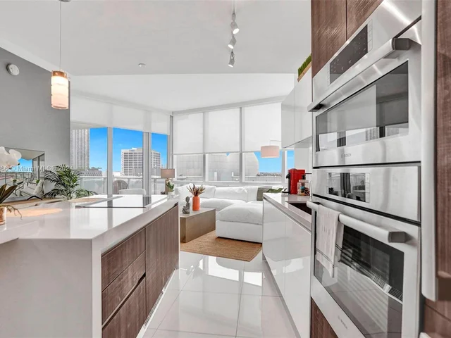 851 NE 1st Ave # 1004, Miami FL 33132