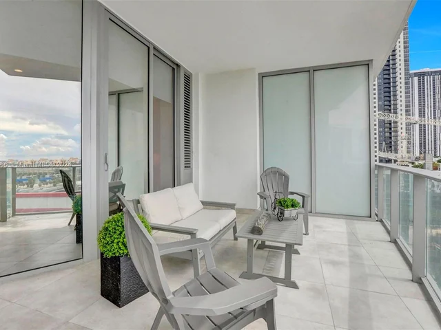 851 NE 1st Ave # 1004, Miami FL 33132