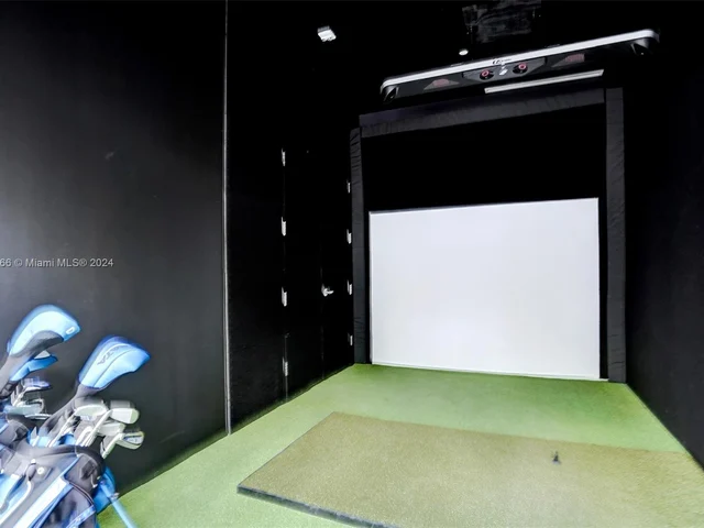 851 NE 1st Ave # 1004, Miami FL 33132