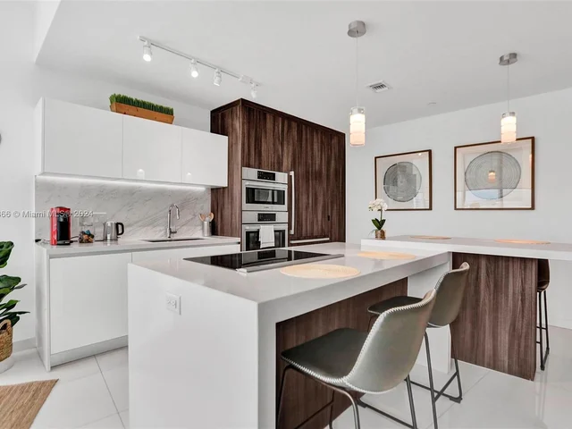 851 NE 1st Ave # 1004, Miami FL 33132