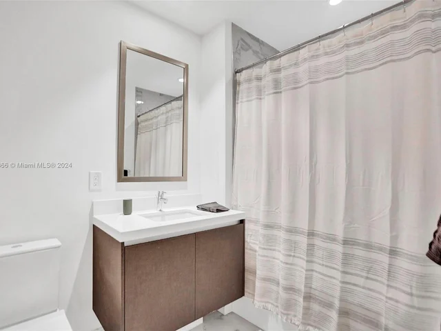 851 NE 1st Ave # 1004, Miami FL 33132