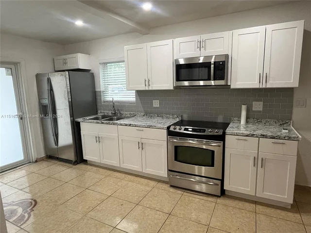 12710 Tee Cir, Miami FL 33167