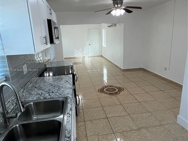 12710 Tee Cir, Miami FL 33167