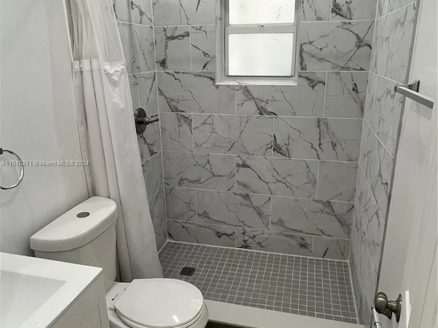 12710 Tee Cir, Miami FL 33167