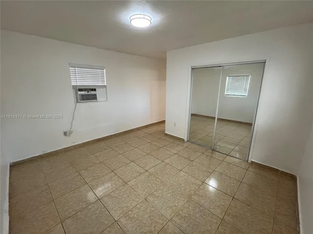 12710 Tee Cir, Miami FL 33167