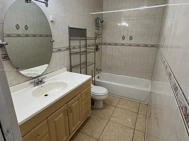 12710 Tee Cir, Miami FL 33167