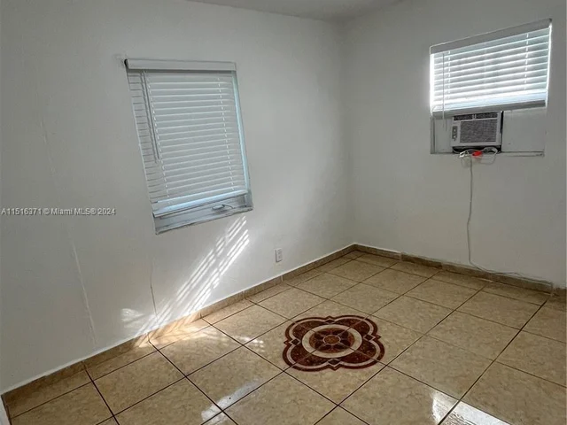 12710 Tee Cir, Miami FL 33167