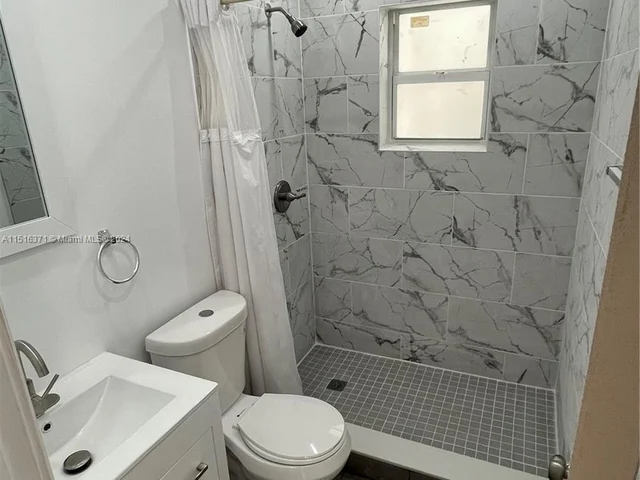 12710 Tee Cir, Miami FL 33167