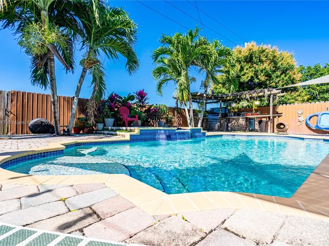 1350 NE 41st Pl, Homestead FL 33033