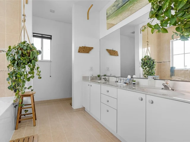 1350 NE 41st Pl, Homestead FL 33033