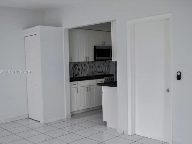 2160 Bay Dr # 7, Miami Beach FL 33141