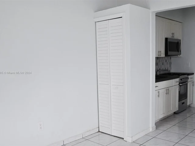 2160 Bay Dr # 7, Miami Beach FL 33141